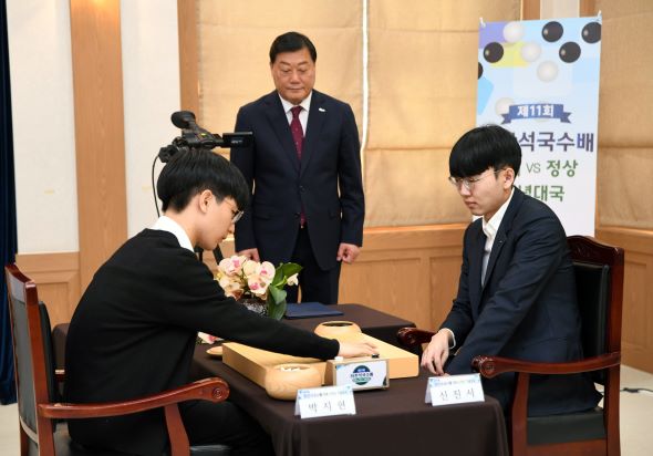 ‘양신’ 신진서ㆍ신민준, 합천서 영재들과 기념대국 펼쳐